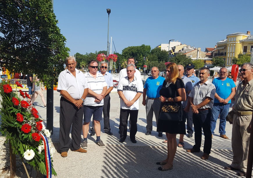 Uoči Dana pobjede delegacija Grada Crikvenice obišla grobove poginulih branitelja